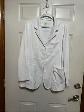 NWOT Healing Hands: The White Coat The Minimalist Lab Coat Women's Large 5160